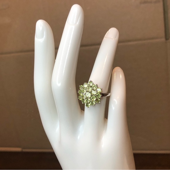 Peridot Cluster Ring Sterling Silver Single Band Ring Sz 6-3/4 - Picture 3 of 17
